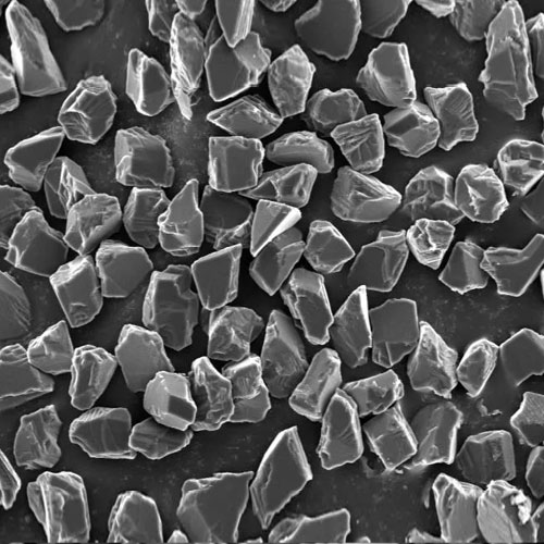 poudre oxide aluminum de tribofinition vu au microscope